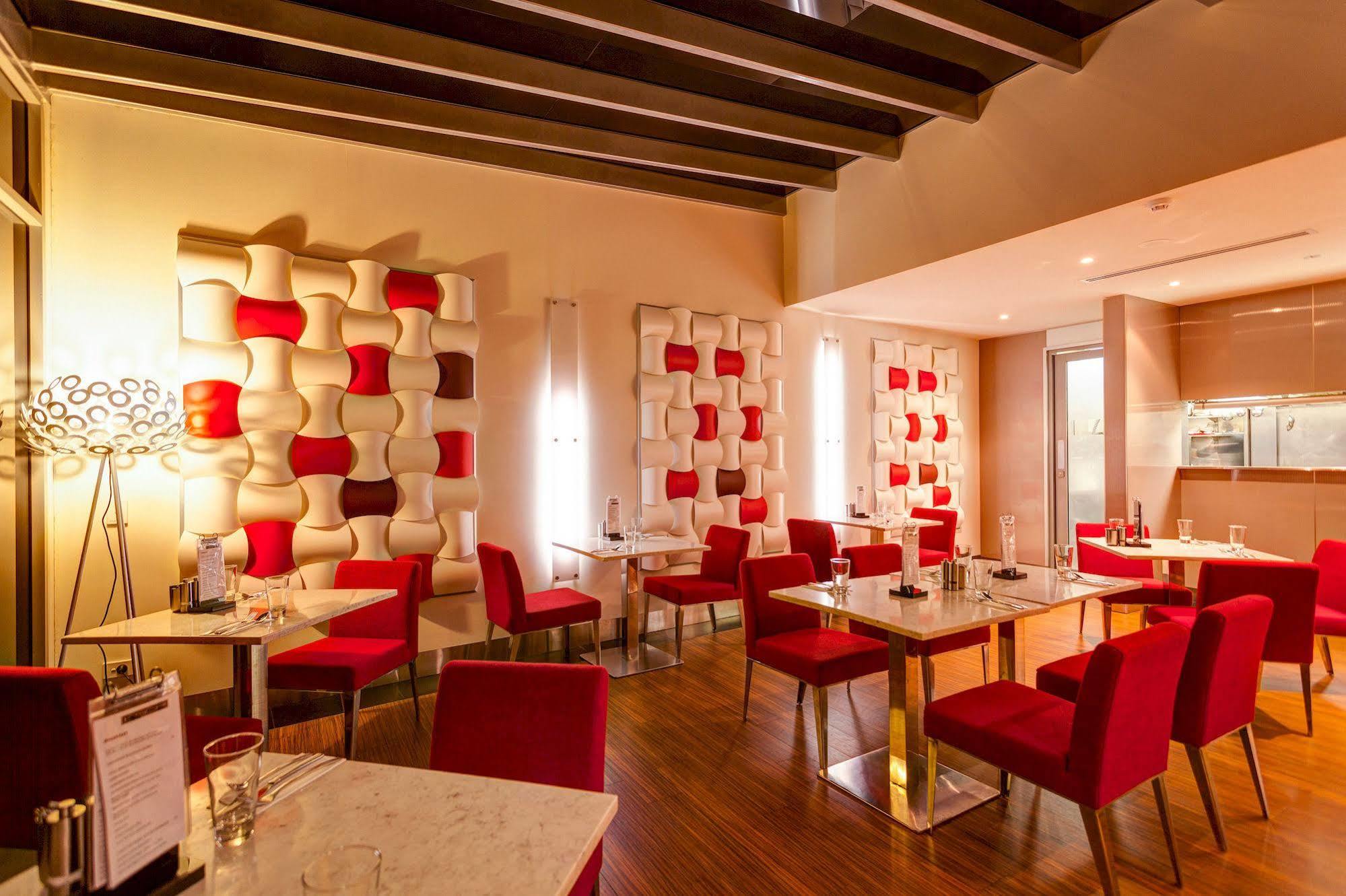 Mantra Charles Hotel Лонсестон Экстерьер фото